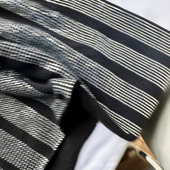 True Religion Women's Long Sleeve Crystal Crop Pullover Top Medium - Picture 4 of 8